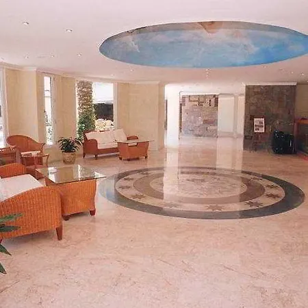 Royal Palm غومْبيت