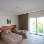 Royal Palm מלון 3*